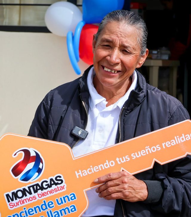 ¡Los sueños sí se cumplen y hoy encendemos una nueva llama de esperanza! 🏡✨

Con el corazón lleno de orgullo y emoción, compartimos con ustedes uno de los momentos más significativos del año: la entrega oficial de una casa propia para una hermosa familia que se merece esto y más. 💙🥹

Este logro no es solo nuestro, es de todos ustedes. 🤝 Detrás de la compra de cada cilindro, red o tanque estacionario, está Montagas mejorando la calidad de vida de las comunidades donde opera. ¡Gracias por permitirnos llevar calor y bienestar a tantos hogares! 🔥🙏
#Montagas #SurtimosBienestar #ResponsabilidadSocial #MontagasEnciendeUnaNuevaLlama #Pasto